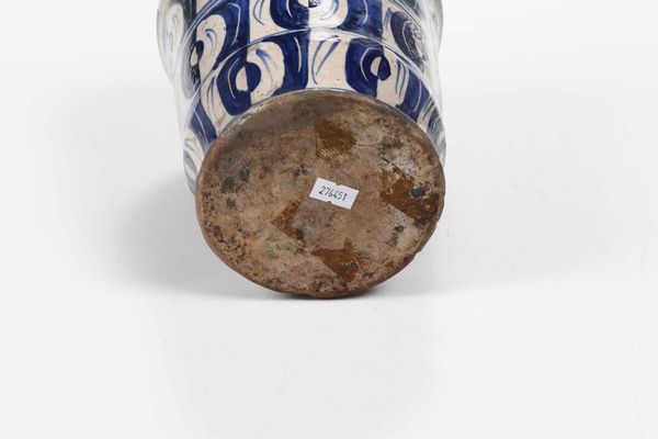 Albarello.<BR>Probabilmente Italia meridionale, prima metà del XX secolo.  - Asta Maioliche e Porcellane - Associazione Nazionale - Case d'Asta italiane