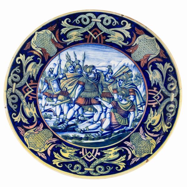 Coppia di piatti istoriati con soldati romani.<BR>Gualdo Tadino, Manifattura Maiolica a Riflessi Lorenzo ed Alberto Rubboli, 1931-1936.  - Asta Maioliche e Porcellane - Associazione Nazionale - Case d'Asta italiane