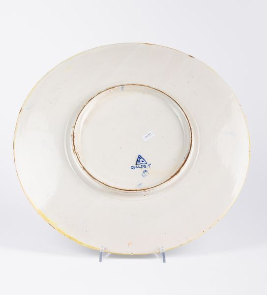 Coppia di piatti istoriati con soldati romani.<BR>Gualdo Tadino, Manifattura Maiolica a Riflessi Lorenzo ed Alberto Rubboli, 1931-1936.  - Asta Maioliche e Porcellane - Associazione Nazionale - Case d'Asta italiane