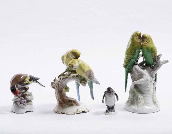 Quattro sculture di volatili. <BR>Germania, Manifatture diverse, Rosenthal, Hutschenreuter e Turingia. XX secolo.  - Asta Maioliche e Porcellane - Associazione Nazionale - Case d'Asta italiane