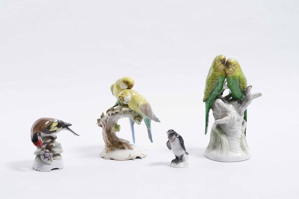Quattro sculture di volatili. <BR>Germania, Manifatture diverse, Rosenthal, Hutschenreuter e Turingia. XX secolo.  - Asta Maioliche e Porcellane - Associazione Nazionale - Case d'Asta italiane