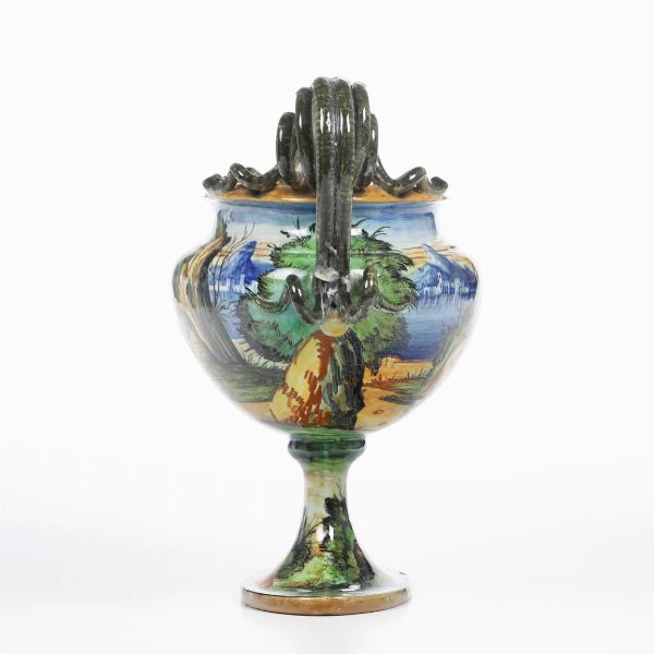Vaso raffigurante la giovane Erato e un amorino.<BR>Pesaro, Manifattura Molaroni, 1908-1920.  - Asta Maioliche e Porcellane - Associazione Nazionale - Case d'Asta italiane