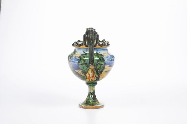 Vaso raffigurante la giovane Erato e un amorino.<BR>Pesaro, Manifattura Molaroni, 1908-1920.  - Asta Maioliche e Porcellane - Associazione Nazionale - Case d'Asta italiane