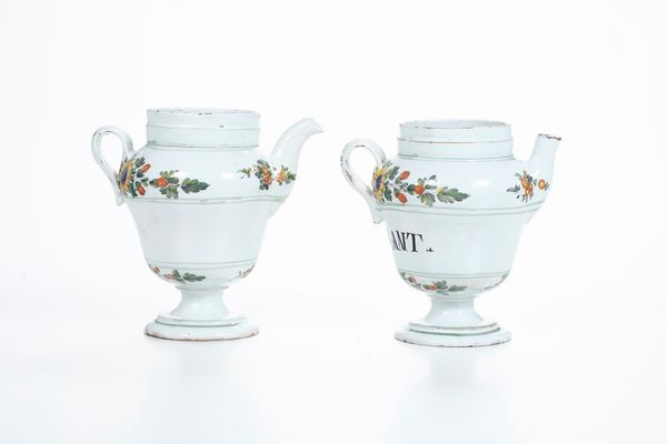 Coppia di orcioli.<BR>Nove, Manifattura Antonibon, 1750-1770.  - Asta Maioliche e Porcellane - Associazione Nazionale - Case d'Asta italiane