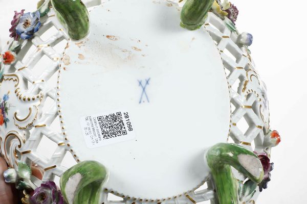 Cestino. <BR>Meissen, inizio del XX secolo.  - Asta Maioliche e Porcellane - Associazione Nazionale - Case d'Asta italiane