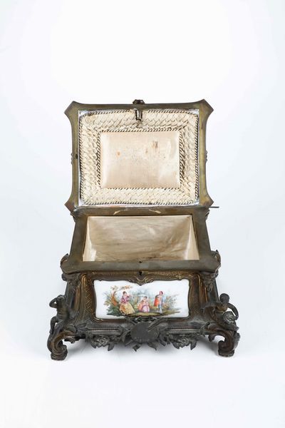 Cofanetto. <BR>Francia, seconda metà del XIX secolo.  - Asta Maioliche e Porcellane - Associazione Nazionale - Case d'Asta italiane