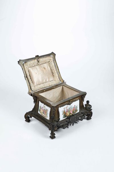 Cofanetto. <BR>Francia, seconda metà del XIX secolo.  - Asta Maioliche e Porcellane - Associazione Nazionale - Case d'Asta italiane