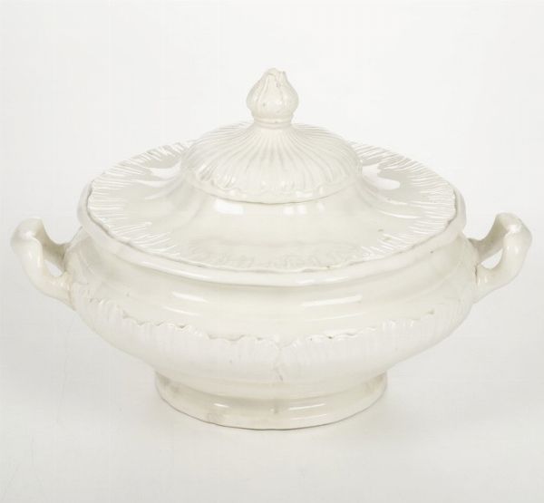 Zuppiera.<BR>Inghilterra, Manifattura di Wedgwood, XIX secolo.  - Asta Maioliche e Porcellane - Associazione Nazionale - Case d'Asta italiane