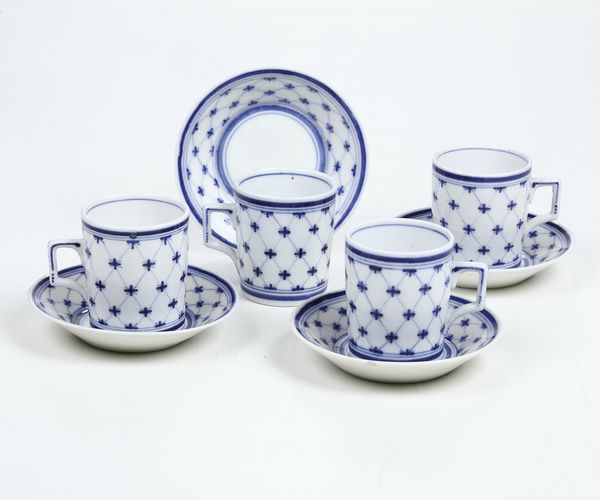 Quattro tazze con piattino.<BR>Doccia, Manifattura Ginori, inizio del XIX secolo.  - Asta Maioliche e Porcellane - Associazione Nazionale - Case d'Asta italiane