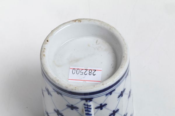 Quattro tazze con piattino.<BR>Doccia, Manifattura Ginori, inizio del XIX secolo.  - Asta Maioliche e Porcellane - Associazione Nazionale - Case d'Asta italiane