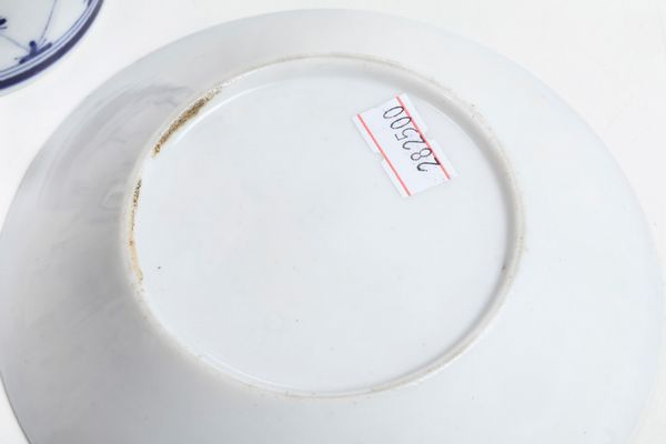 Quattro tazze con piattino.<BR>Doccia, Manifattura Ginori, inizio del XIX secolo.  - Asta Maioliche e Porcellane - Associazione Nazionale - Case d'Asta italiane