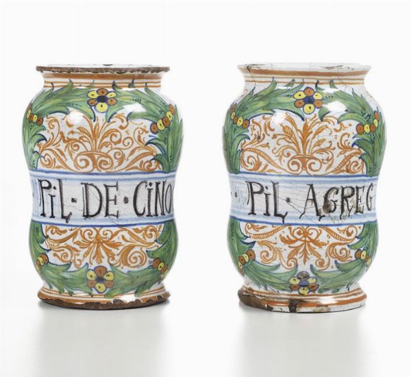 Coppia di albarelli.<BR>Italia centrale. XX secolo.<BR>  - Asta Maioliche e Porcellane - Associazione Nazionale - Case d'Asta italiane