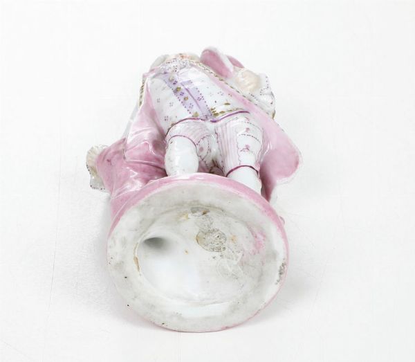 Coppia di figurine raffiguranti pastorelli. <BR>Germania, Manifattura di Sitzendorf, XX secolo.  - Asta Maioliche e Porcellane - Associazione Nazionale - Case d'Asta italiane