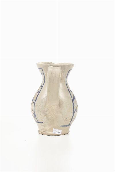 Boccale decorato con cuore trafitto.<BR>Viterbo (?), fine del XV - inizio del XVI secolo.  - Asta Maioliche e Porcellane - Associazione Nazionale - Case d'Asta italiane