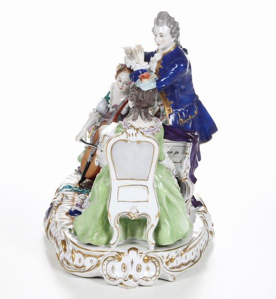 Gruppo in porcellana con musicisti.<BR>Germania, Turingia, Manifattura di Rudolstadt, inizio del XX secolo.  - Asta Maioliche e Porcellane - Associazione Nazionale - Case d'Asta italiane