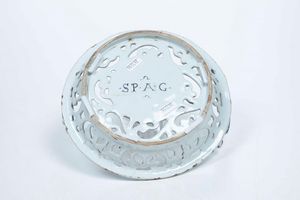 Cestino traforato.<BR>Faenza, seconda metà del XVII secolo.  - Asta Maioliche e Porcellane - Associazione Nazionale - Case d'Asta italiane