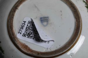 Tazza da brodo con coperchio.<BR>Vienna, Manifattura imperiale, terzo quarto del XVIII secolo,<BR>decorazione probabilmente pittore indipendente, XIX secolo.  - Asta Maioliche e Porcellane - Associazione Nazionale - Case d'Asta italiane