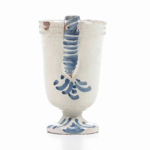 Versatore.<BR>Officina abruzzese, XVII secolo.<BR>  - Asta Maioliche e Porcellane - Associazione Nazionale - Case d'Asta italiane