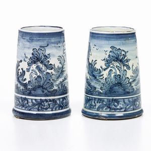 Coppia di piccoli vasi.<BR>Liguria, XX secolo.<BR>  - Asta Maioliche e Porcellane - Associazione Nazionale - Case d'Asta italiane