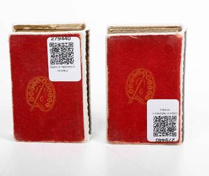 Coppia di fermacarte.<BR>Milano, Manifattura Bucciarelli, XX secolo. <BR>Modello di Fornasetti (?).  - Asta Maioliche e Porcellane - Associazione Nazionale - Case d'Asta italiane