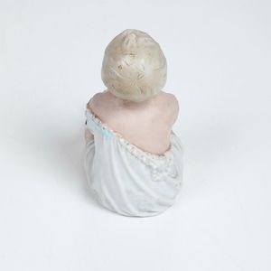 Figurina di bimbo, XX secolo.  - Asta Maioliche e Porcellane - Associazione Nazionale - Case d'Asta italiane