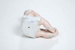 Figurina di bimbo, XX secolo.  - Asta Maioliche e Porcellane - Associazione Nazionale - Case d'Asta italiane