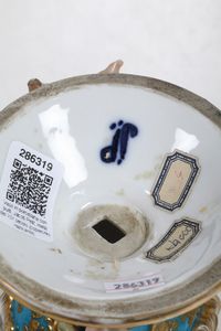 Vaso <BR>Parigi, Manifattura di Jacob Petit, 1850 circa.  - Asta Maioliche e Porcellane - Associazione Nazionale - Case d'Asta italiane