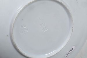 Tre tazze con piattino. <BR>Germania, Manifattura di Meissen e Boemia, Manifatture di Aich e Klösterle, XIX secolo.  - Asta Maioliche e Porcellane - Associazione Nazionale - Case d'Asta italiane