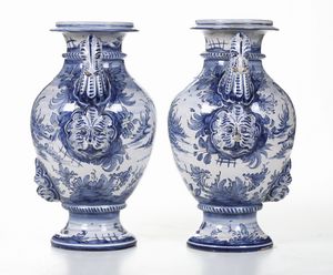 Coppia di vasi.<BR>Liguria, XX secolo.  - Asta Maioliche e Porcellane - Associazione Nazionale - Case d'Asta italiane