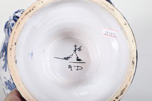 Coppia di vasi.<BR>Liguria, XX secolo.  - Asta Maioliche e Porcellane - Associazione Nazionale - Case d'Asta italiane