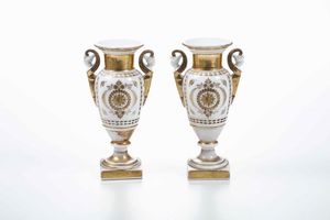 Coppia di vasi.<BR>Francia, XIX secolo.  - Asta Maioliche e Porcellane - Associazione Nazionale - Case d'Asta italiane