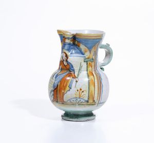 Piccola brocca raffigurante Santa Caterina.<BR>Italia centrale, XVIII secolo.  - Asta Maioliche e Porcellane - Associazione Nazionale - Case d'Asta italiane