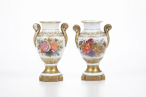 Coppia di vasi, prima metà del XX secolo.  - Asta Maioliche e Porcellane - Associazione Nazionale - Case d'Asta italiane