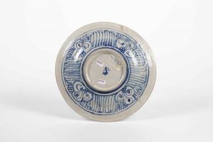 Piatto. <BR>Torino, Manifattura Reale, XVII secolo.  - Asta Maioliche e Porcellane - Associazione Nazionale - Case d'Asta italiane