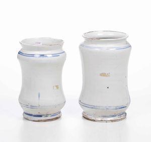 Due albarelli. <BR>Napoli, XIX-XX secolo.  - Asta Maioliche e Porcellane - Associazione Nazionale - Case d'Asta italiane