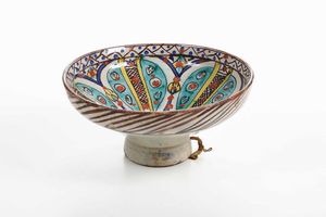 Ciotola. <BR>Turchia (?), XIX secolo.  - Asta Maioliche e Porcellane - Associazione Nazionale - Case d'Asta italiane