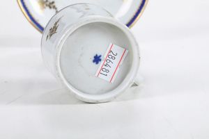 Tazza con piattino.<BR>Nove, Manifattura Antonibon, fine XVIII - inizio XIX secolo.  - Asta Maioliche e Porcellane - Associazione Nazionale - Case d'Asta italiane