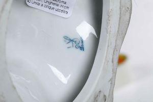 Figura di upupa.<BR>Germania, Manifattura di Potschappel, seconda metà del XX secolo.  - Asta Maioliche e Porcellane - Associazione Nazionale - Case d'Asta italiane