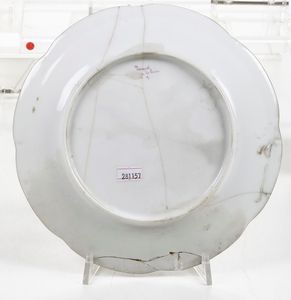 Dodici piatti. <BR>Francia, probabilmente Parigi, XIX-XX secolo.  - Asta Maioliche e Porcellane - Associazione Nazionale - Case d'Asta italiane