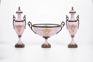 Trittico da camino.<BR>Francia, fine XIX- inizio XX secolo.  - Asta Maioliche e Porcellane - Associazione Nazionale - Case d'Asta italiane