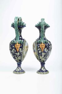 Coppia di vasi. <BR>Italia centrale, XX secolo.  - Asta Maioliche e Porcellane - Associazione Nazionale - Case d'Asta italiane