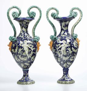 Coppia di vasi. <BR>Italia centrale, XX secolo.  - Asta Maioliche e Porcellane - Associazione Nazionale - Case d'Asta italiane