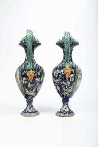 Coppia di vasi. <BR>Italia centrale, XX secolo.  - Asta Maioliche e Porcellane - Associazione Nazionale - Case d'Asta italiane