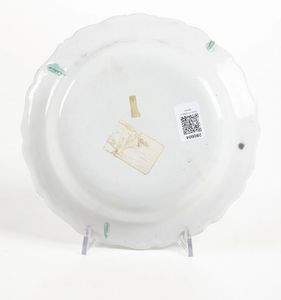 Piatto fondo.<BR>Francia, Manifattura di Marsiglia, XVIII secolo.  - Asta Maioliche e Porcellane - Associazione Nazionale - Case d'Asta italiane