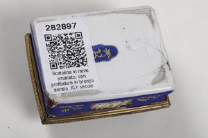 Scatolina, XIX secolo.  - Asta Maioliche e Porcellane - Associazione Nazionale - Case d'Asta italiane