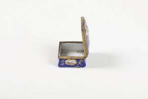 Scatolina, XIX secolo.  - Asta Maioliche e Porcellane - Associazione Nazionale - Case d'Asta italiane