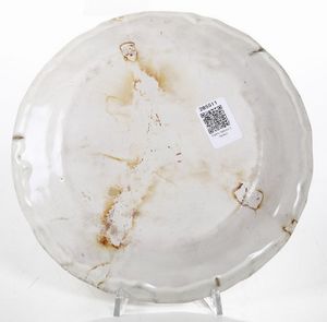 Piatto.<BR>Francia, Moustier (?), XVIII o XIX secolo.  - Asta Maioliche e Porcellane - Associazione Nazionale - Case d'Asta italiane