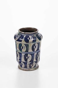 Albarello.<BR>Probabilmente Italia meridionale, prima metà del XX secolo.  - Asta Maioliche e Porcellane - Associazione Nazionale - Case d'Asta italiane