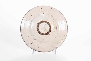 Piatto. <BR>Italia centrale, XIX secolo.  - Asta Maioliche e Porcellane - Associazione Nazionale - Case d'Asta italiane