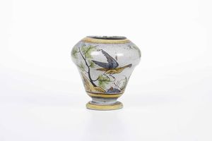 Piccolo vaso.<BR>Napoli (?), XIX secolo.  - Asta Maioliche e Porcellane - Associazione Nazionale - Case d'Asta italiane